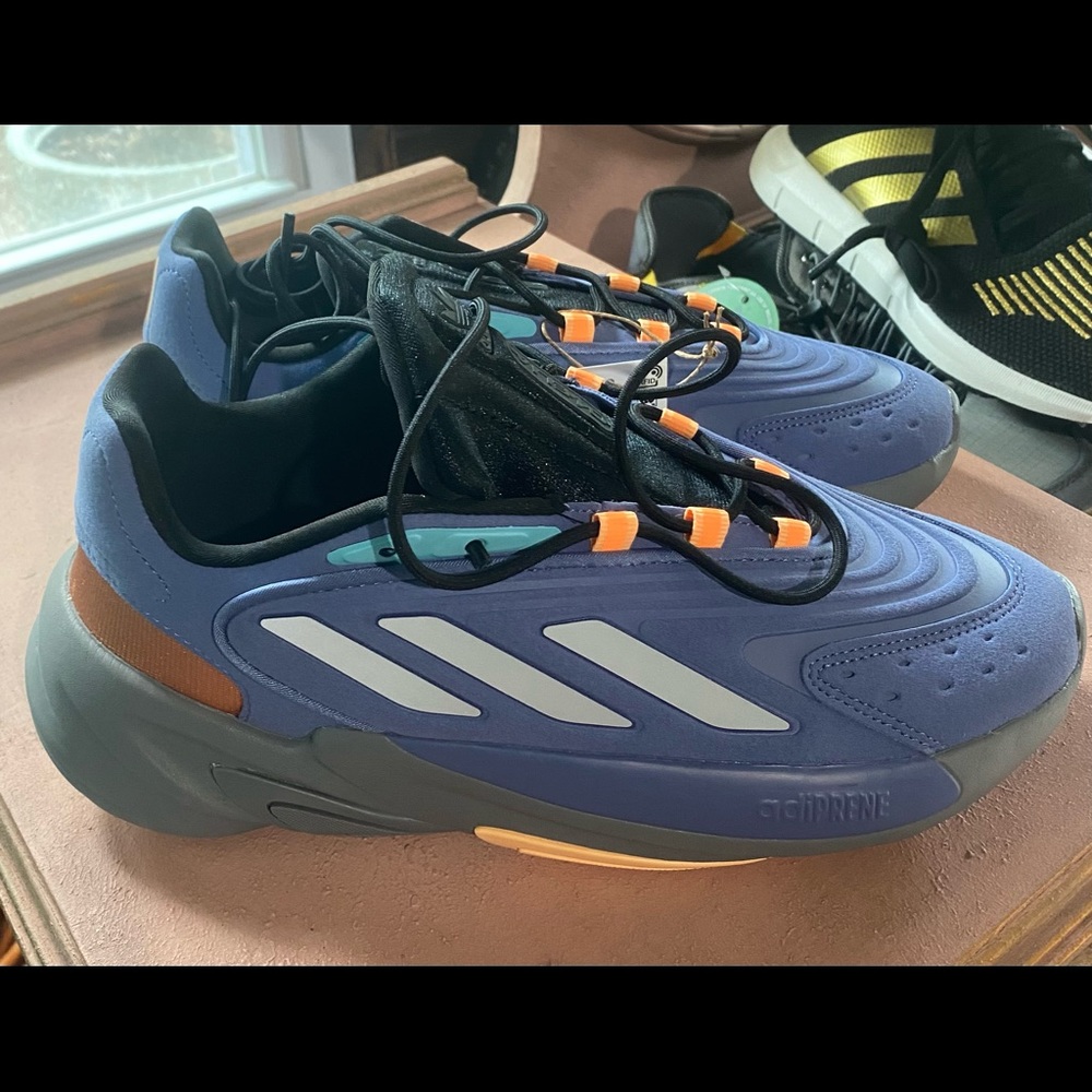 Brand new (with tags) Ozelia adidas sneakers